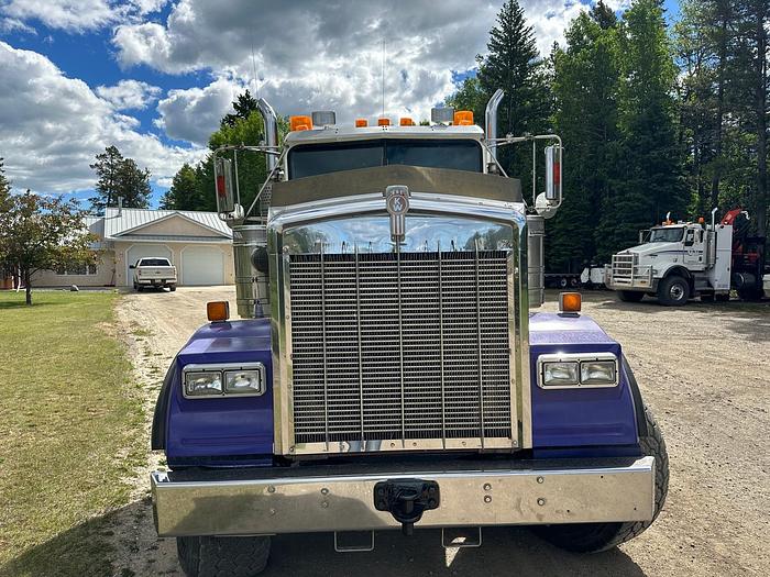 Used 2000 KENWORTH W900 Cube Truck