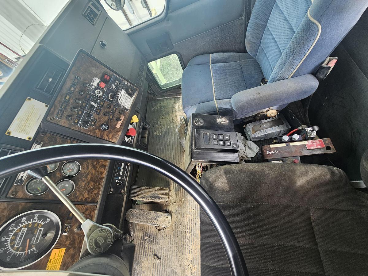 Used YARD TRACTOR AUTO