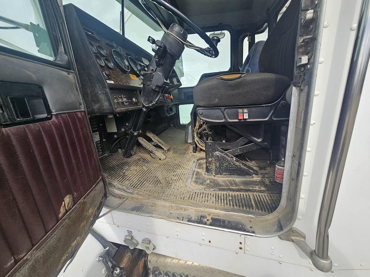 Used YARD TRACTOR AUTO