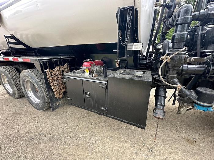 Used 2000 KENWORTH W900 Cube Truck