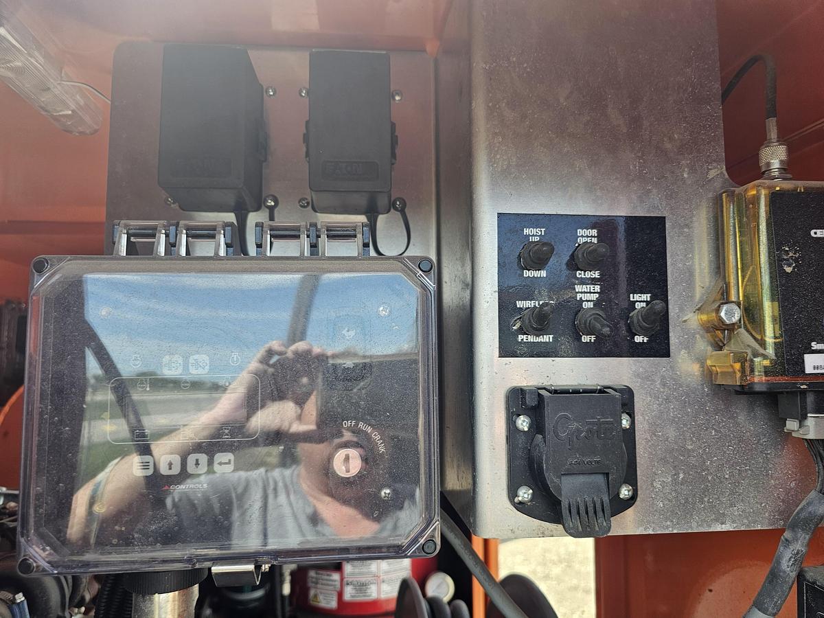 Used LIKE NEW 2022 HYDRO SPADE