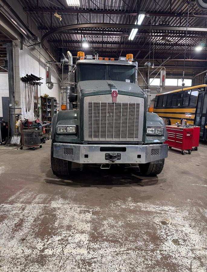 Used T800 TANDEM TRI AUTO CAB AND CHASSIS   LOW MILEAGE AND HOURS