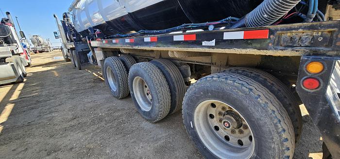 Used 2023 Kenworth T880 semi vac package