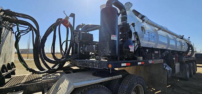 Used 2023 Kenworth T880 semi vac package