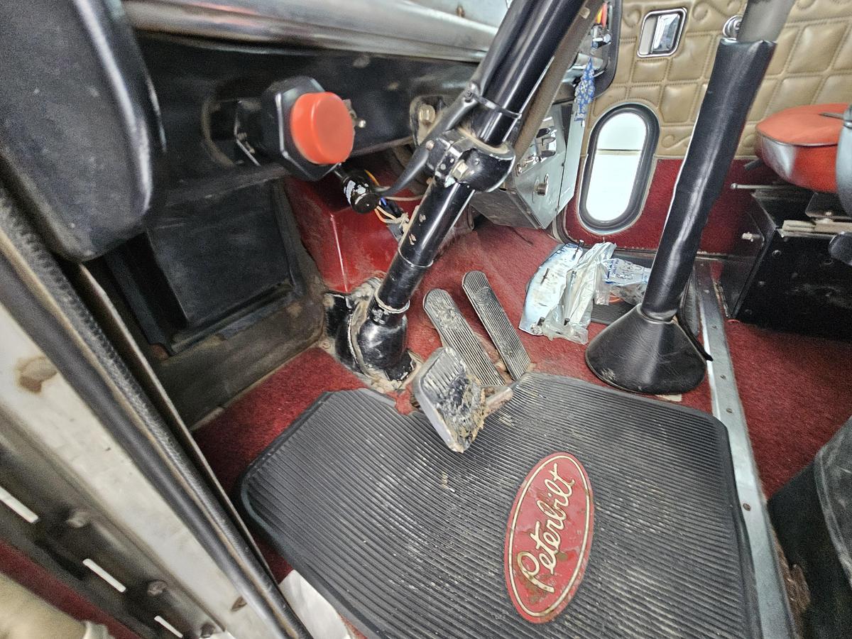 Used 1 owner 1986 PETE 359 6X4