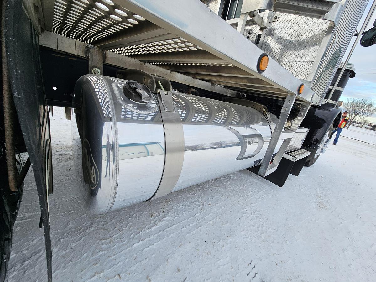 Used 1 owner 1986 PETE 359 6X4