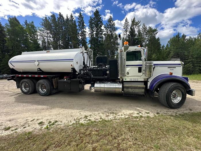 Used 2000 KENWORTH W900 Cube Truck