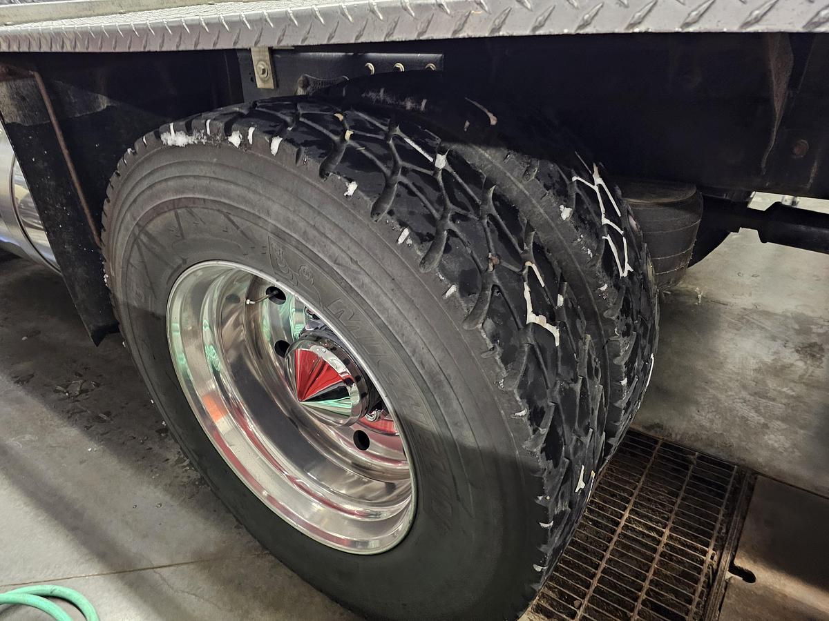 Used 1 owner 1986 PETE 359 6X4