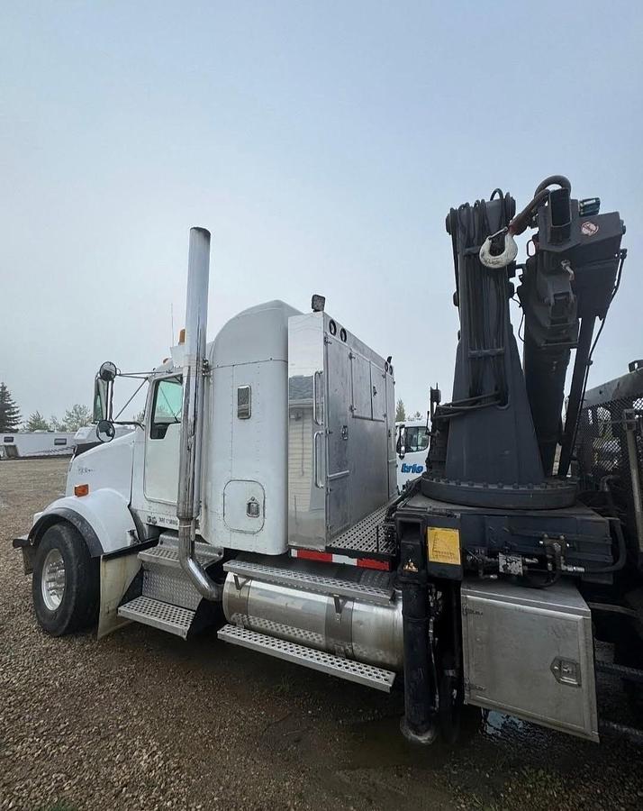 Used KW 6NZ   c/w Knuckle Boom , winch , removable deck 