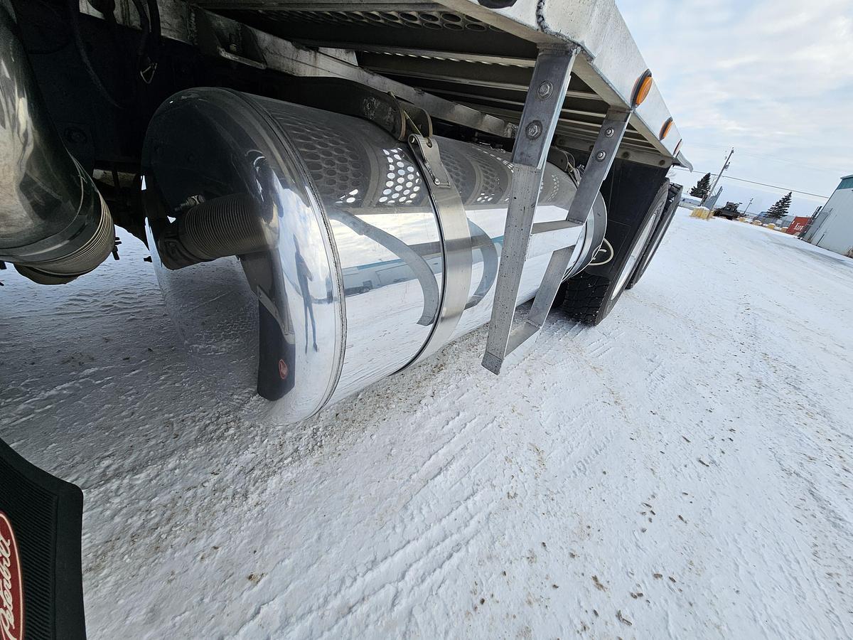 Used 1 owner 1986 PETE 359 6X4