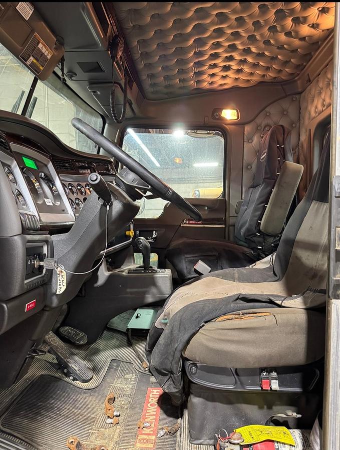 Used T800 TANDEM TRI AUTO CAB AND CHASSIS   LOW MILEAGE AND HOURS