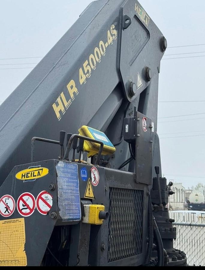 Used KW 6NZ   c/w Knuckle Boom , winch , removable deck 