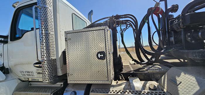 Used 2023 Kenworth T880 semi vac package