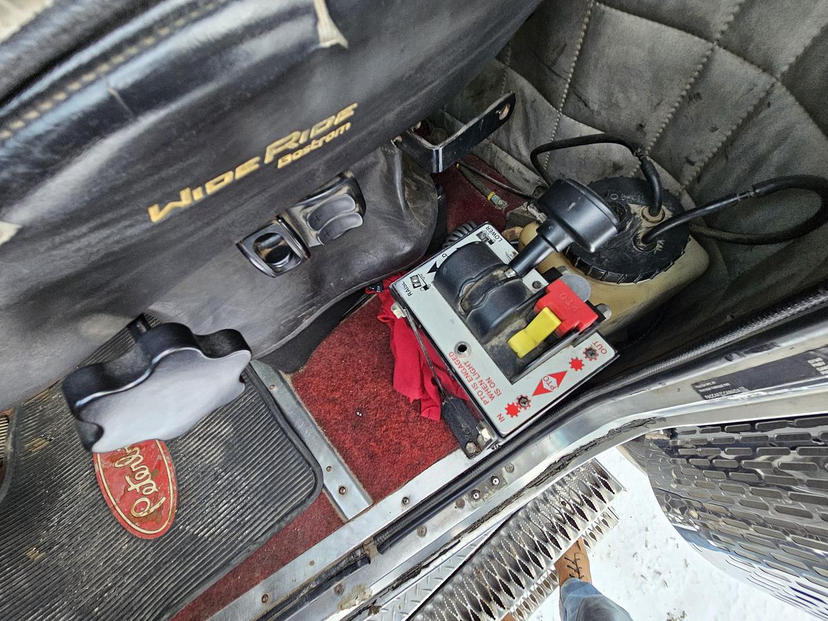 Used 1 owner 1986 PETE 359 6X4