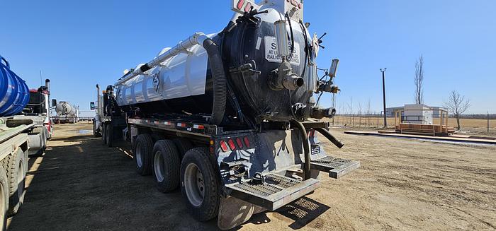 Used 2023 Kenworth T880 semi vac package