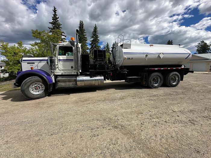 Used 2000 KENWORTH W900 Cube Truck