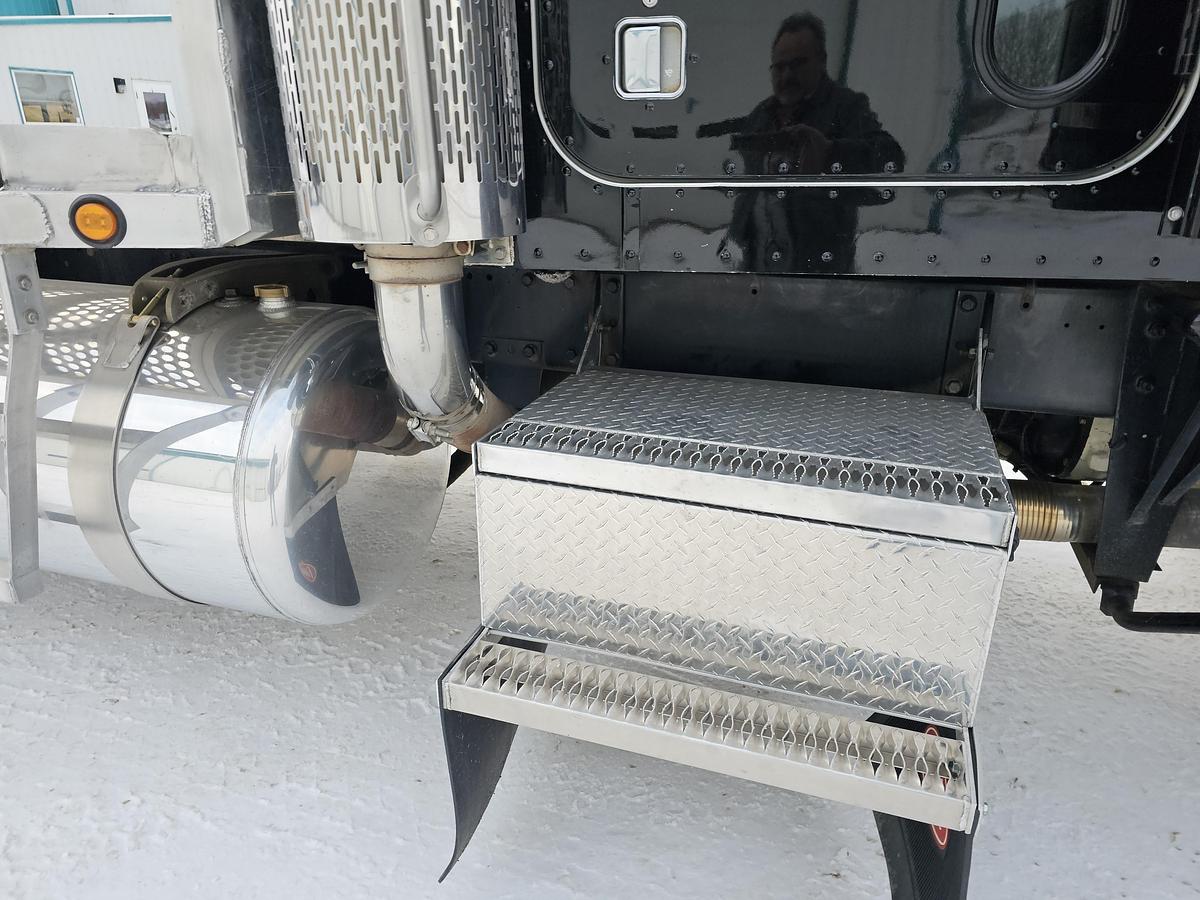 Used 1 owner 1986 PETE 359 6X4