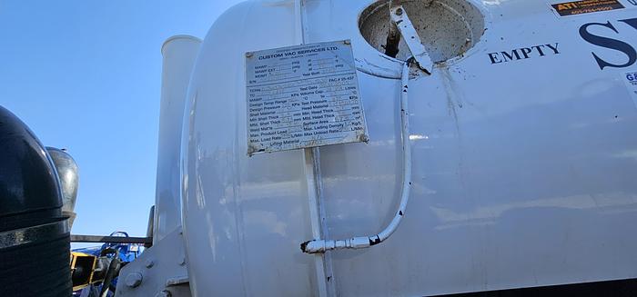 Used 2023 Kenworth T880 semi vac package