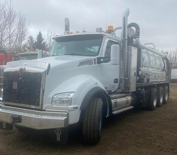 Used LOW HOUR MILEAGE KENWORTH VACUUM TRUCK