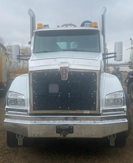 Used LOW HOUR MILEAGE KENWORTH VACUUM TRUCK