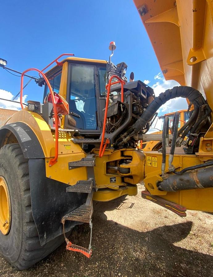 Used CONTRUCTION EQUIPMENT PACKAGE  " WILL SEPARATE " EXCAVATORS , DOZERS , ROCK TRUCKS