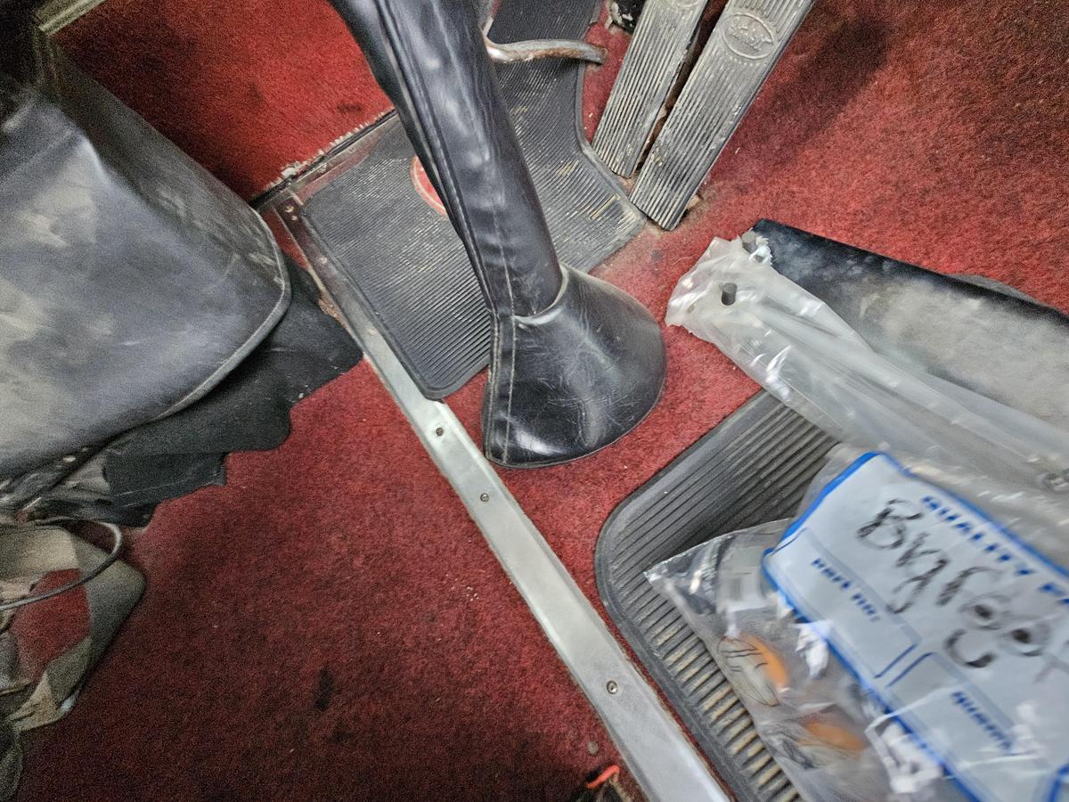 Used 1 owner 1986 PETE 359 6X4