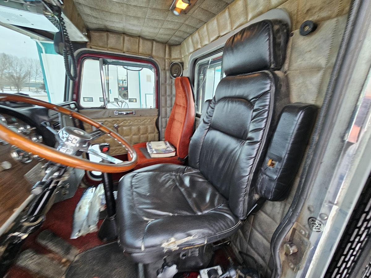 Used 1 owner 1986 PETE 359 6X4