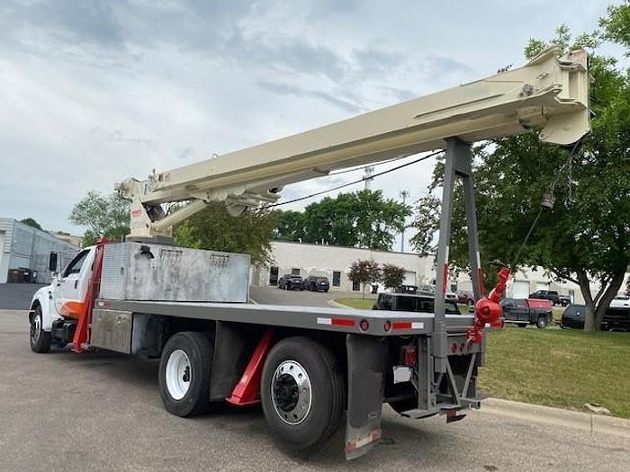 Used 2001 Ford F750 Terex BT3400 Crane Truck - M74771