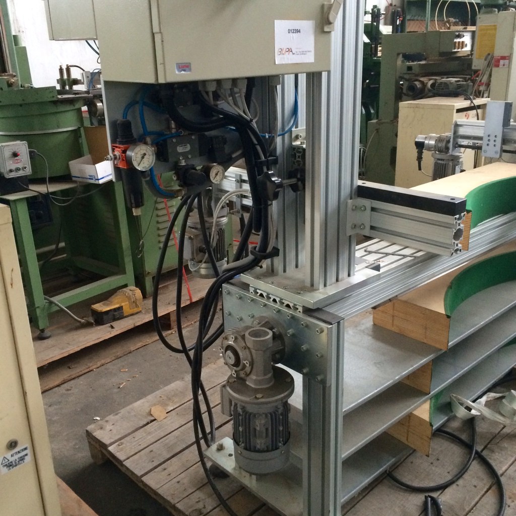 Usato 2006 Strettoio programmabile per piccoli mobili e componenti d’arredo