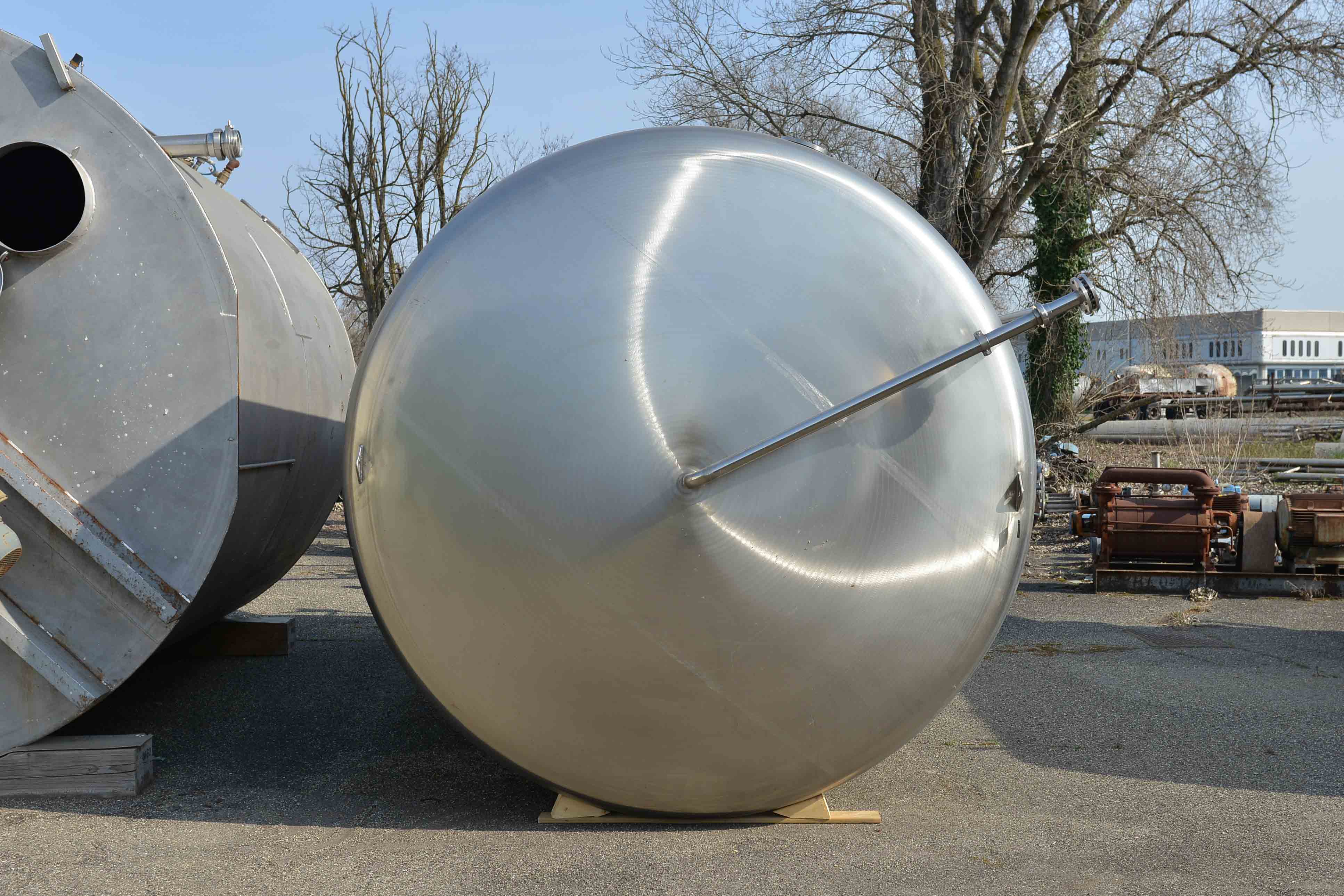 Used Serbatoio verticale 25.900 litri in acciaio inox AISI316