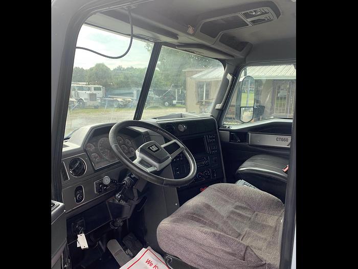 Used 2013 CATERPILLAR CT660