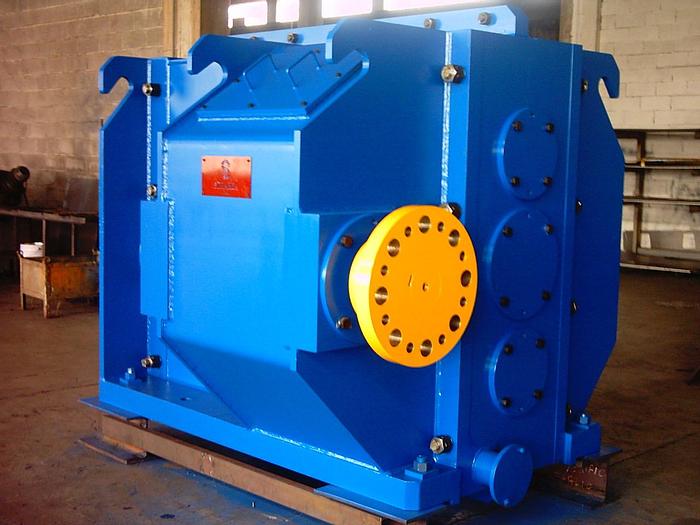 New  F&P 450 3-Hi Pinion Stand - Gearbox #4246