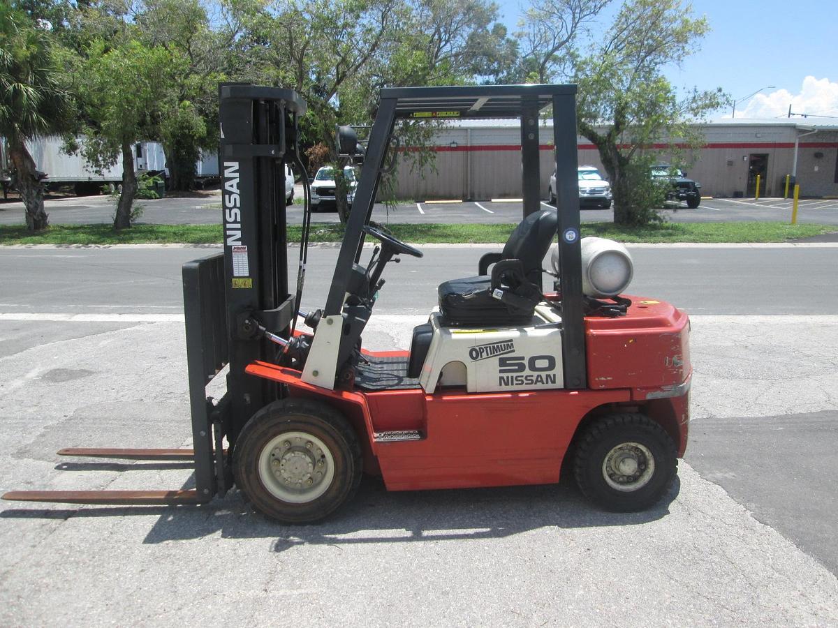 Used Nissan 5k LB Pneumatic Forklift
