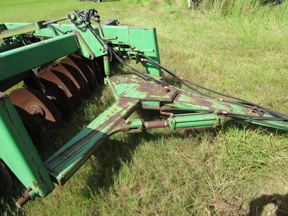 Used John Deere 670 18' Pull Behind Disc