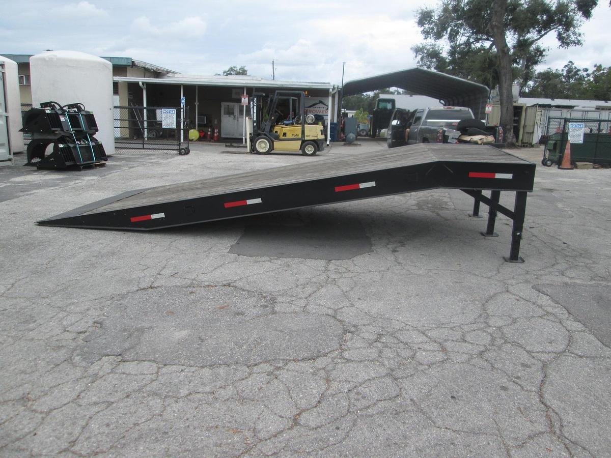 New 8'x20' Loading Ramp