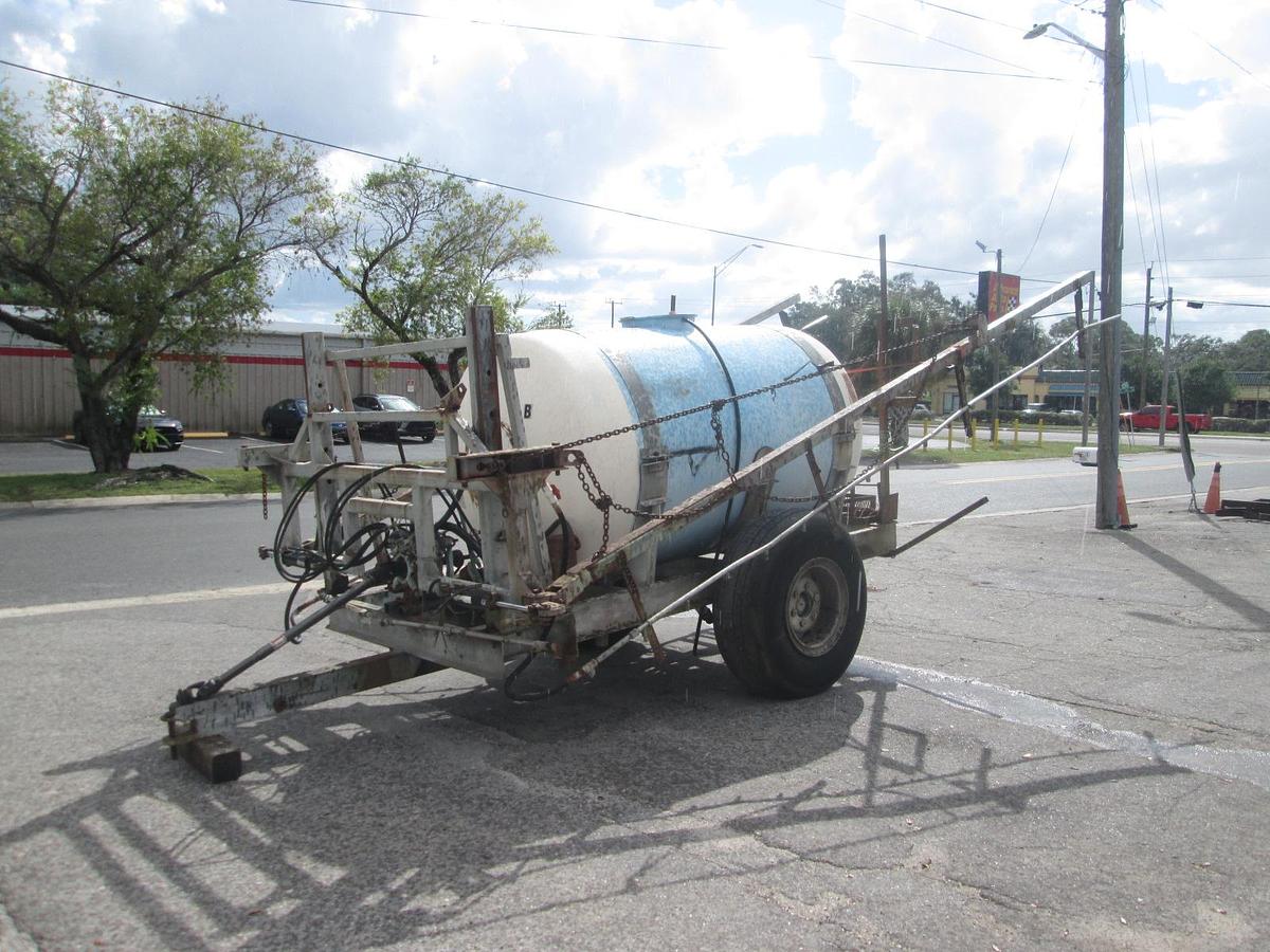 Used 1000 Gallon Kennco Fertilizer Sprayer