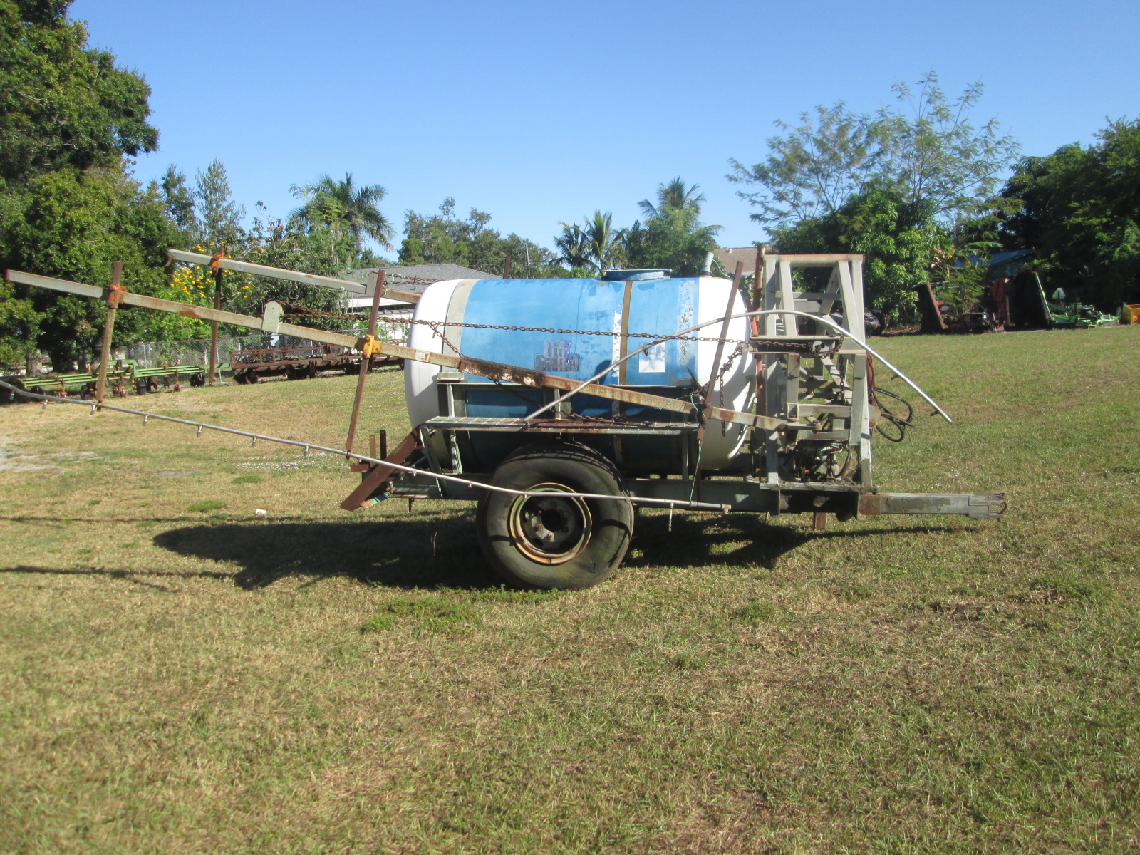 Used 1200 Gallon Kennco Fertilizer Sprayer