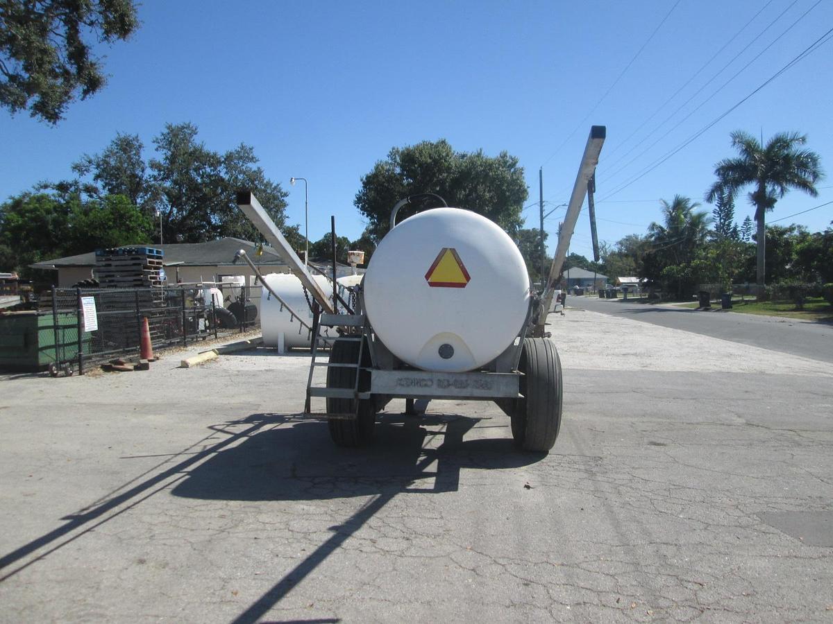 Used 1200 Gallon Kennco Fertilizer Sprayer