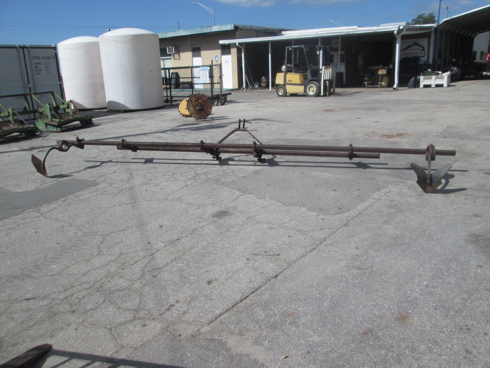 Used 18' Double Tool Bar