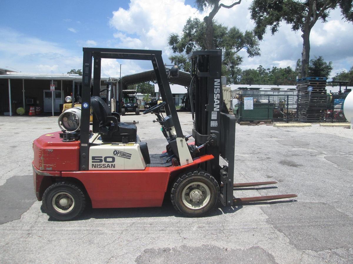 Used Nissan 5k LB Pneumatic Forklift