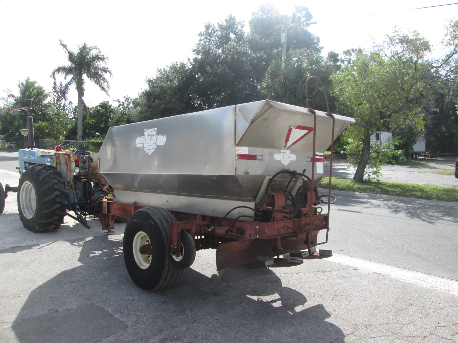 Used 5 Ton Killebrew Fertilizer Spreader