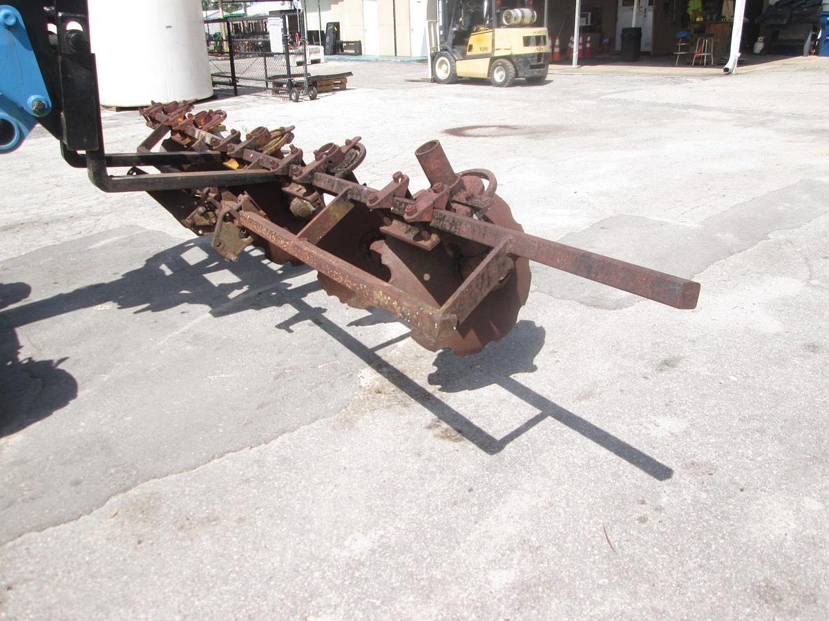 Used 17' 3 Row Hiller