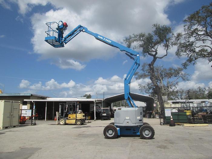 Used 2014 Genie Z 34/22 Articulated Boom Lift