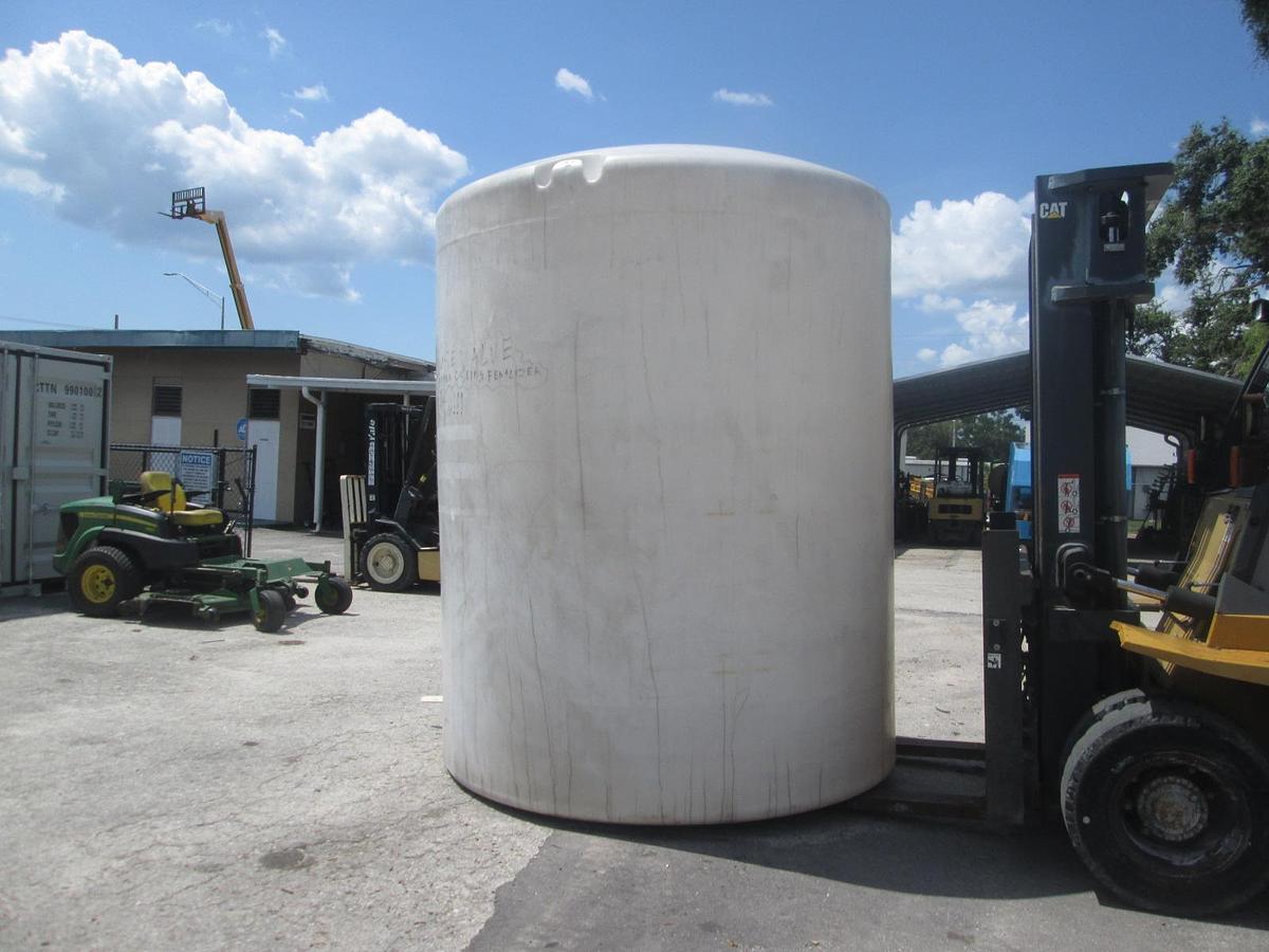 Used 2500 Gallon Poly Tank