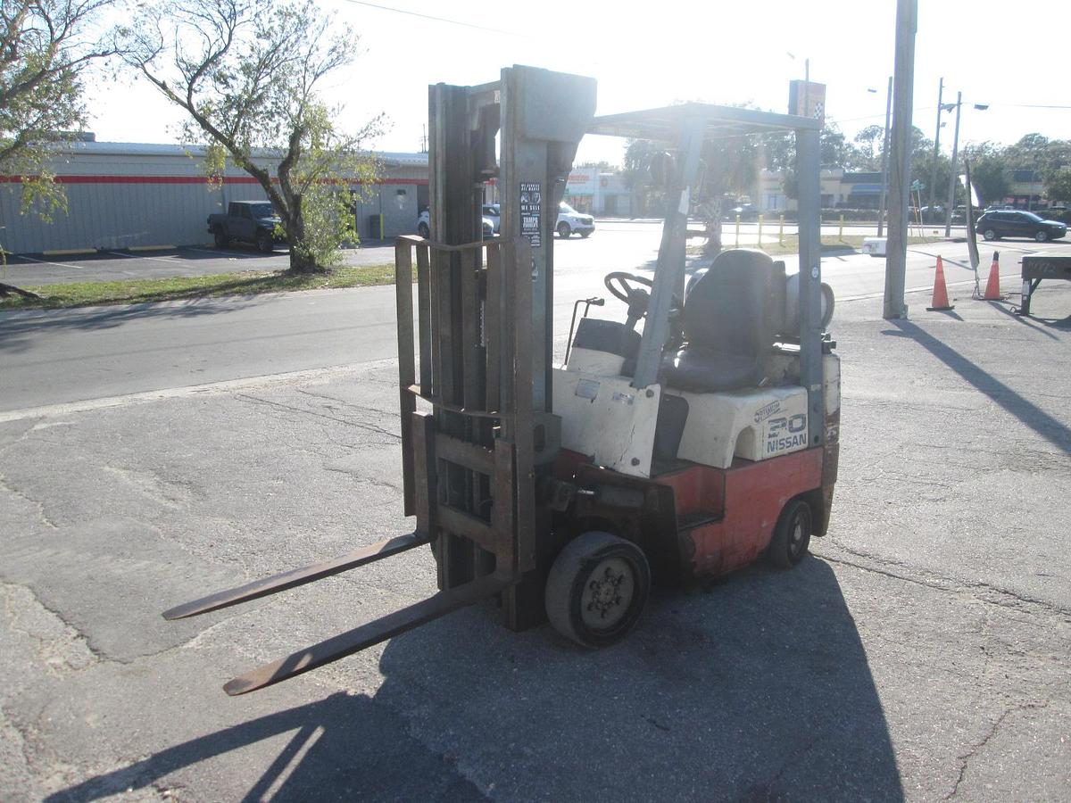 Used  Nissan 3000 LB Forklift