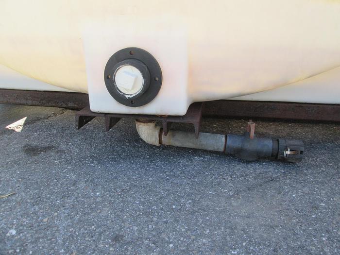 Used 1000 Gallon Poly Tank on Skid