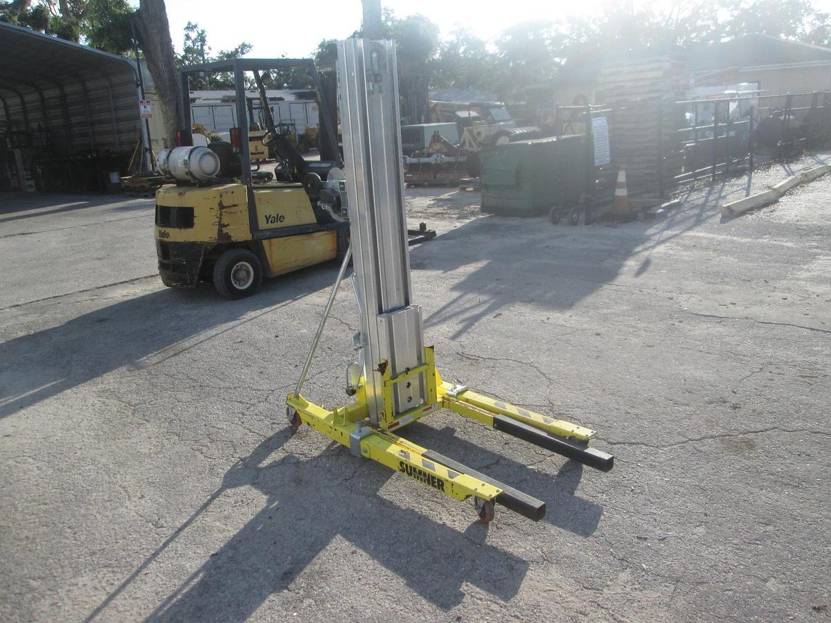 Used Sumner Material Lift