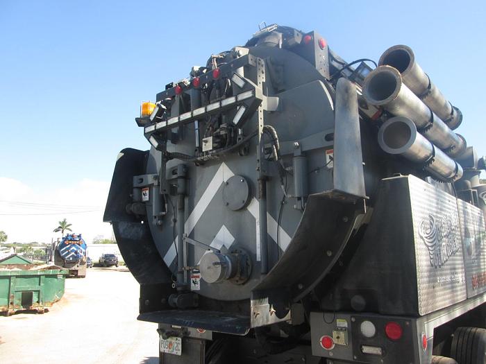 Used 2019 Freightliner 114SD Vac-Con Excavator Truck