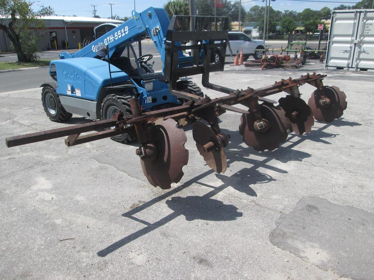 Used 17' 3 Row Hiller