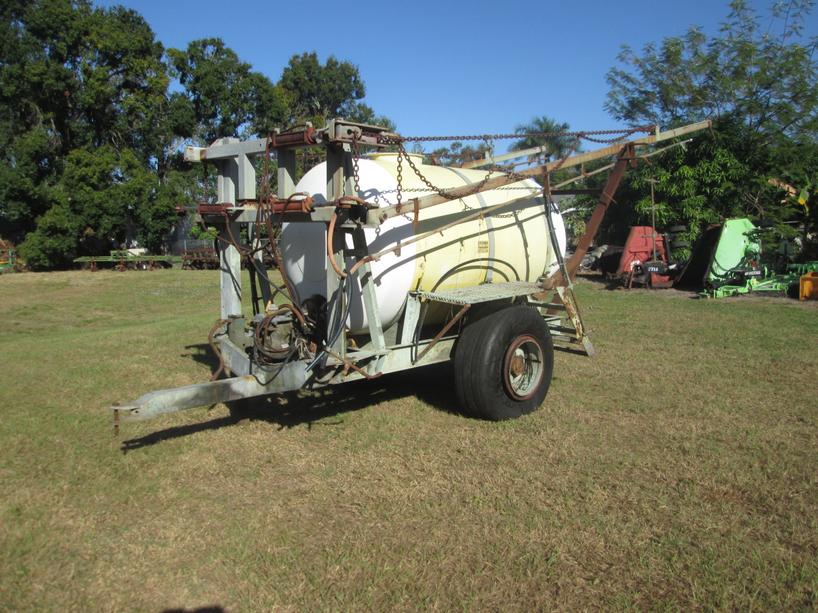 Used 1200 Gallon Kennco Fertilizer Sprayer